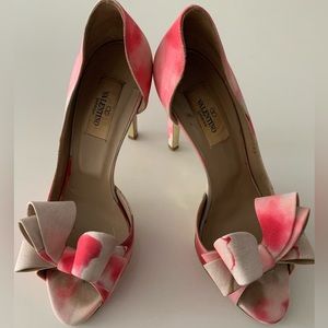Host Pick 🥳🎉Valentino bow pumps